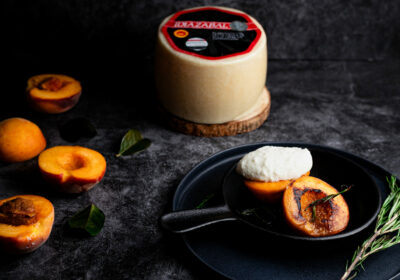 Melocotones asados con romero y mousse de Queso Idiazabal